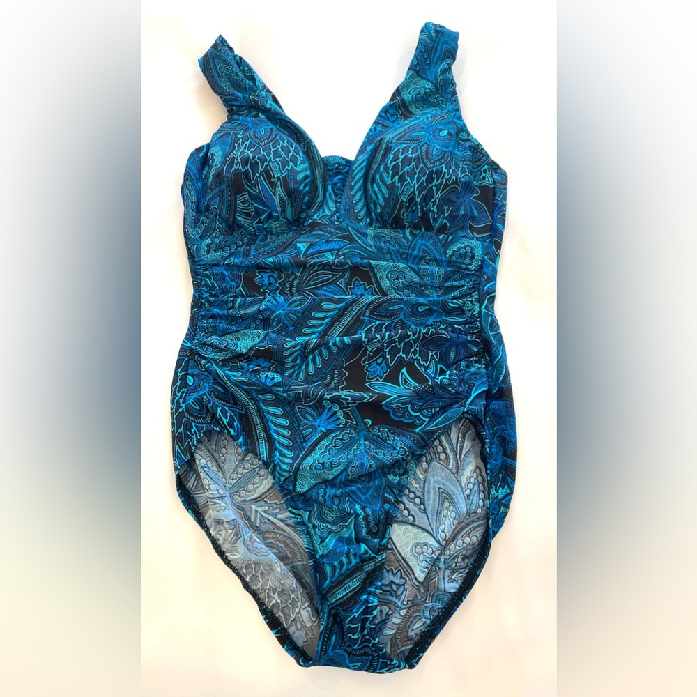PRICE REDUCED!! LANDSEND: Women’s one piece tummy control slimming swimsuit.